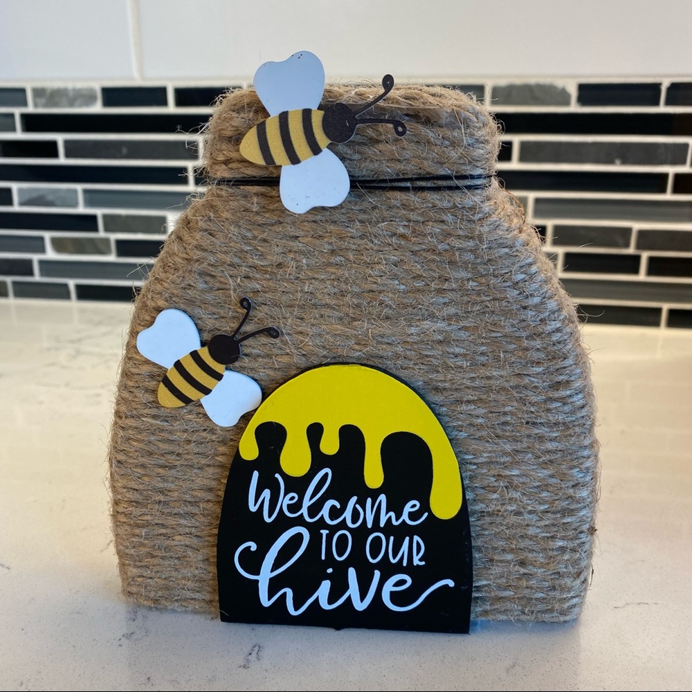 Welcome sign Bee Behive Sign